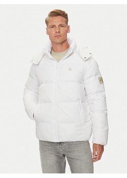 Calvin Klein Jeans Kurtka puchowa Essentials J30J325946 Biały Regular Fit ze sklepu MODIVO w kategorii Kurtki męskie - zdjęcie 181151102