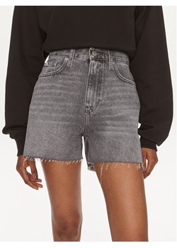 Calvin Klein Jeans Szorty jeansowe J20J223508 Szary Regular Fit ze sklepu MODIVO w kategorii Szorty - zdjęcie 181151280