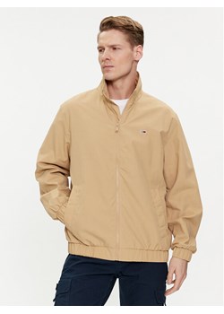 Tommy Jeans Kurtka bomber Essential DM0DM17982 Beżowy Regular Fit ze sklepu MODIVO w kategorii Kurtki męskie - zdjęcie 181151281