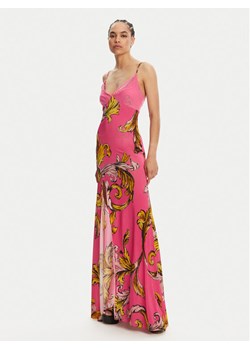 Versace Jeans Couture Sukienka letnia 78HAO900 Różowy Regular Fit ze sklepu MODIVO w kategorii Sukienki - zdjęcie 181151553