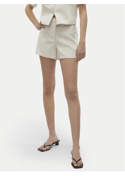 Vero Moda Szorty materiałowe Florence 10306692 Écru Regular Fit ze sklepu MODIVO w kategorii Szorty - zdjęcie 181151861