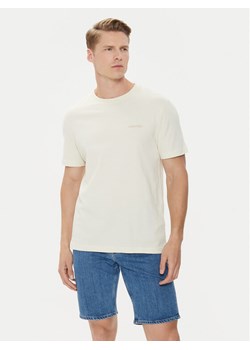 Calvin Klein T-Shirt Enlarged Back Logo K10K113106 Beżowy Regular Fit ze sklepu MODIVO w kategorii T-shirty męskie - zdjęcie 181152290