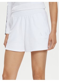 Armani Exchange Szorty sportowe 3DYS71 YJFDZ 1000 Biały Regular Fit ze sklepu MODIVO w kategorii Szorty - zdjęcie 181153334