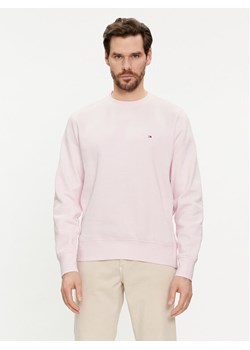 Tommy Hilfiger Bluza Flag Logo MW0MW32735 Różowy Regular Fit ze sklepu MODIVO w kategorii Bluzy męskie - zdjęcie 181154983
