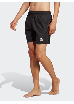 adidas Szorty kąpielowe Originals Essentials Solid Swim Shorts HT4411 Czarny Regular Fit ze sklepu MODIVO w kategorii Kąpielówki - zdjęcie 181155062