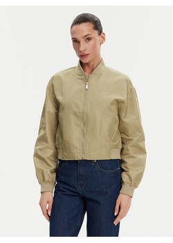 Calvin Klein Jeans Kurtka bomber Hero LV047B528G Beżowy Relaxed Fit ze sklepu MODIVO w kategorii Kurtki damskie - zdjęcie 181155594