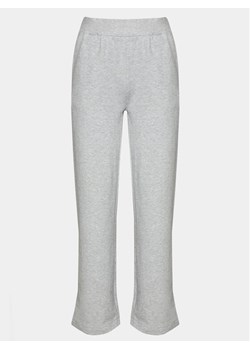 Outhorn Spodnie dresowe OTHAW23TTROF484 Szary Regular Fit ze sklepu MODIVO w kategorii Spodnie damskie - zdjęcie 181156094