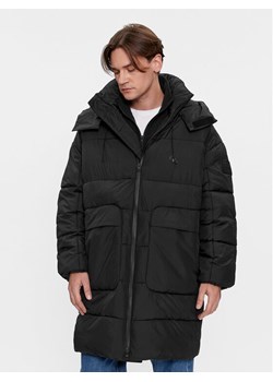 Calvin Klein Jeans Kurtka zimowa J30J324078 Czarny Relaxed Fit ze sklepu MODIVO w kategorii Kurtki męskie - zdjęcie 181156102