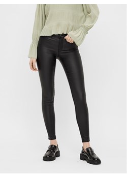 Pieces Spodnie z imitacji skóry Shape-Up 17108412 Czarny Skinny Fit ze sklepu MODIVO w kategorii Spodnie damskie - zdjęcie 181156113