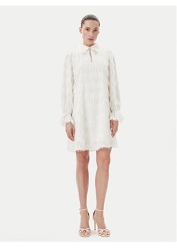Bruuns Bazaar Sukienka koktajlowa Armade BBW4396 Biały Regular Fit ze sklepu MODIVO w kategorii Sukienki - zdjęcie 181156123