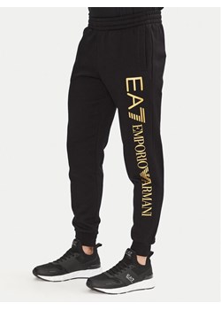 EA7 Emporio Armani Spodnie dresowe 7M000572 AF10377 MC004 Czarny Regular Fit ze sklepu MODIVO w kategorii Spodnie męskie - zdjęcie 181156373