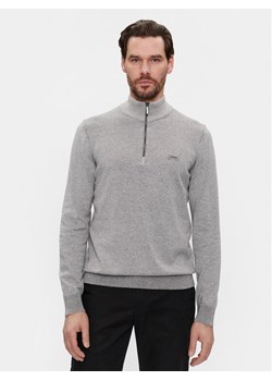 Calvin Klein Sweter K10K112735 Szary Regular Fit ze sklepu MODIVO w kategorii Swetry męskie - zdjęcie 181157292