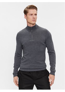 Calvin Klein Sweter K10K110421 Szary Regular Fit ze sklepu MODIVO w kategorii Swetry męskie - zdjęcie 181157470
