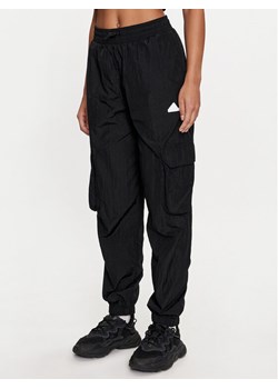adidas Spodnie dresowe City Escape IQ4826 Czarny Loose Fit ze sklepu MODIVO w kategorii Spodnie damskie - zdjęcie 181157953