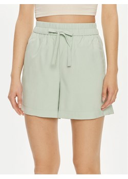 Vero Moda Szorty materiałowe Carmen 10278931 Zielony Loose Fit ze sklepu MODIVO w kategorii Szorty - zdjęcie 181158213