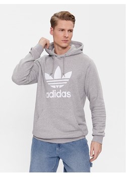 adidas Bluza adicolor Classics Trefoil H06669 Szary Regular Fit ze sklepu MODIVO w kategorii Bluzy męskie - zdjęcie 181158223