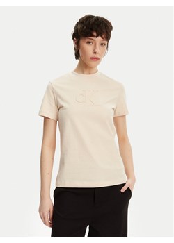 Calvin Klein Jeans T-Shirt J20J225256 Beżowy Regular Fit ze sklepu MODIVO w kategorii Bluzki damskie - zdjęcie 181158444