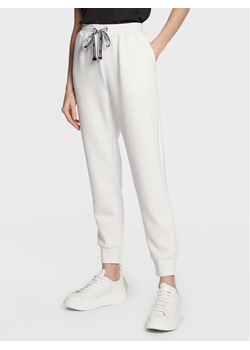 Gaudi Jeans Spodnie dresowe 311BD24008 Biały Regular Fit ze sklepu MODIVO w kategorii Spodnie damskie - zdjęcie 181158554