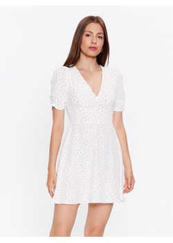 Glamorous Sukienka codzienna CK7065 Biały Slim Fit ze sklepu MODIVO w kategorii Sukienki - zdjęcie 181159170