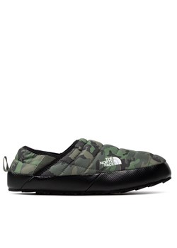 The North Face Kapcie Thermoball Traction Mule V NF0A3UZN33U Zielony ze sklepu MODIVO w kategorii Kapcie męskie - zdjęcie 181159721