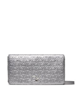 Calvin Klein Torebka Re-Lock Double Gusette_Emb K60K611338 Srebrny ze sklepu MODIVO w kategorii Listonoszki - zdjęcie 181159814
