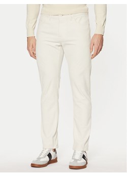 BOSS Spodnie materiałowe P-Delaware5 50527494 Écru Slim Fit ze sklepu MODIVO w kategorii Spodnie męskie - zdjęcie 181160221