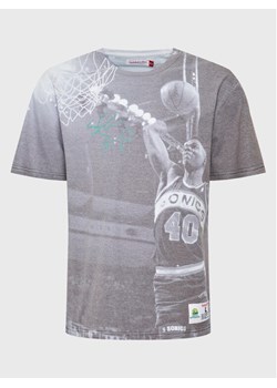 Mitchell & Ness T-Shirt TCRW3401 Szary Regular Fit ze sklepu MODIVO w kategorii T-shirty męskie - zdjęcie 181161004