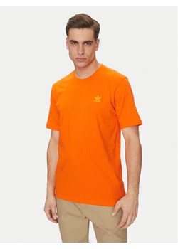 adidas T-Shirt Trefoil Essentials JC9995 Pomarańczowy Regular Fit ze sklepu MODIVO w kategorii T-shirty męskie - zdjęcie 181161321