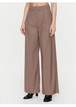 Gestuz Spodnie materiałowe Paula 10905912 Brązowy Relaxed Fit ze sklepu MODIVO w kategorii Spodnie damskie - zdjęcie 181161823