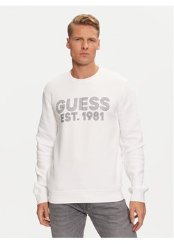 Guess Bluza M4YQ08 K9Z21 Biały Regular Fit ze sklepu MODIVO w kategorii Bluzy męskie - zdjęcie 181162334