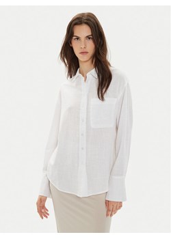Gina Tricot Koszula 22624 Biały Loose Fit ze sklepu MODIVO w kategorii Koszule damskie - zdjęcie 181162583