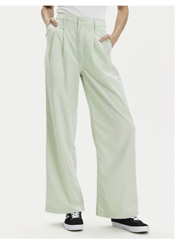 Vans Spodnie materiałowe Alder Relaxed Pleated Pant VN000GA0 Zielony Relaxed Fit ze sklepu MODIVO w kategorii Spodnie damskie - zdjęcie 181162662
