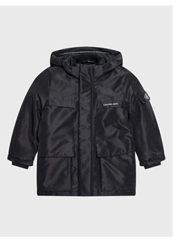 Calvin Klein Jeans Kurtka przejściowa Back To School IB0IB01274 Czarny Regular Fit ze sklepu MODIVO w kategorii Kurtki chłopięce - zdjęcie 181163463