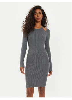 Guess Sukienka dzianinowa Vanessa W4BK24 Z3I22 Szary Regular Fit - id: 0000304254963 - marki Guess - 181163551 Guess Sukienka dzianinowa Vanessa W4BK24 Z3I22 Szary Regular Fit ze sklepu MODIVO w kategorii Sukienki - zdjęcie 181163551