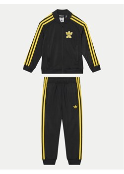 adidas Dres Smiley World SST JD0450 Czarny Regular Fit ze sklepu MODIVO w kategorii Dresy chłopięce - zdjęcie 181165461