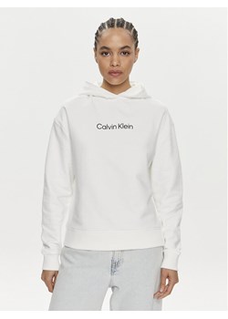 Calvin Klein Bluza Hero Logo K20K205449 Biały Regular Fit ze sklepu MODIVO w kategorii Bluzy damskie - zdjęcie 181165991