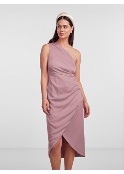 YAS Sukienka koktajlowa 26028889 Fioletowy Regular Fit ze sklepu MODIVO w kategorii Sukienki - zdjęcie 181166324