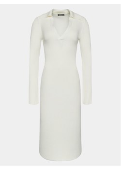Gina Tricot Sukienka dzianinowa 20110 Écru Regular Fit ze sklepu MODIVO w kategorii Sukienki - zdjęcie 181166531