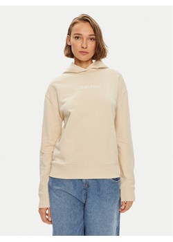 Calvin Klein Bluza Hero Logo K20K205449 Beżowy Regular Fit ze sklepu MODIVO w kategorii Bluzy damskie - zdjęcie 181166573