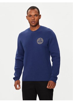 Versace Jeans Couture Sweter 77GAFMH7 Niebieski Regular Fit ze sklepu MODIVO w kategorii Swetry męskie - zdjęcie 181166642