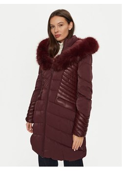 Guess Kurtka puchowa New Oxana W4BL61 WGLZ0 Bordowy Regular Fit - id: 0000304259692 - marki Guess - 181166842 Guess Kurtka puchowa New Oxana W4BL61 WGLZ0 Bordowy Regular Fit ze sklepu MODIVO w kategorii Kurtki damskie - zdjęcie 181166842
