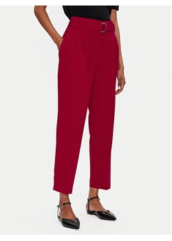 Boss Spodnie materiałowe Tapiah 50490037 Czerwony Regular Fit ze sklepu MODIVO w kategorii Spodnie damskie - zdjęcie 181167374