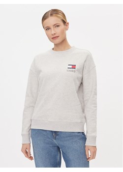 Tommy Jeans Bluza Graphic Flag DW0DW17328 Szary Boxy Fit ze sklepu MODIVO w kategorii Bluzy damskie - zdjęcie 181168503