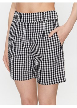 United Colors Of Benetton Bermudy 4YCND900V Czarny Regular Fit ze sklepu MODIVO w kategorii Szorty - zdjęcie 181168690