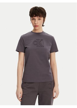 Calvin Klein Jeans T-Shirt J20J225256 Szary Regular Fit ze sklepu MODIVO w kategorii Bluzki damskie - zdjęcie 181169021