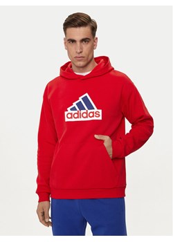 adidas Bluza Future Icons Badge of Sport IS8338 Czerwony Regular Fit ze sklepu MODIVO w kategorii Bluzy męskie - zdjęcie 181169130