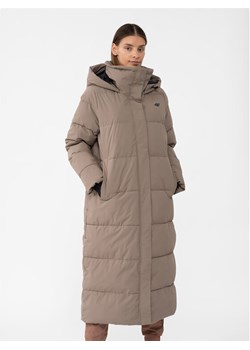 4F Kurtka zimowa 4FAW23TDJAF237 Brązowy Regular Fit ze sklepu MODIVO w kategorii Kurtki damskie - zdjęcie 181169734
