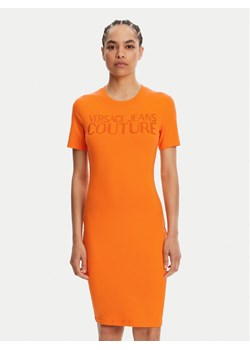 Versace Jeans Couture Sukienka codzienna 78HAOS04 Pomarańczowy Slim Fit ze sklepu MODIVO w kategorii Sukienki - zdjęcie 181170130