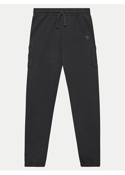 Guess Spodnie dresowe L4YQ13 KAD73 Czarny Relaxed Fit ze sklepu MODIVO w kategorii Spodnie chłopięce - zdjęcie 181170201