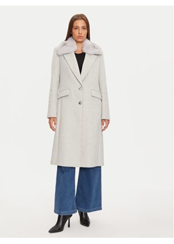 Guess Płaszcz zimowy Nancy W4BL32 WGJG2 Szary Regular Fit ze sklepu MODIVO w kategorii Płaszcze damskie - zdjęcie 181170371